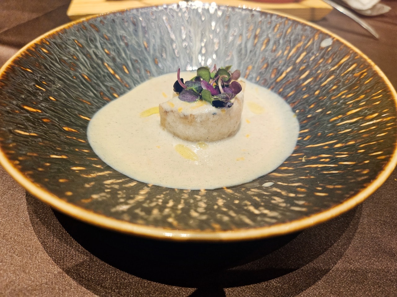 北海道洞爺湖鶴雅洸之謌。絕美的旅店建築藝術設計和親切貼心服務，還有令人滿足的法式和日式美食。一泊二食餐點篇