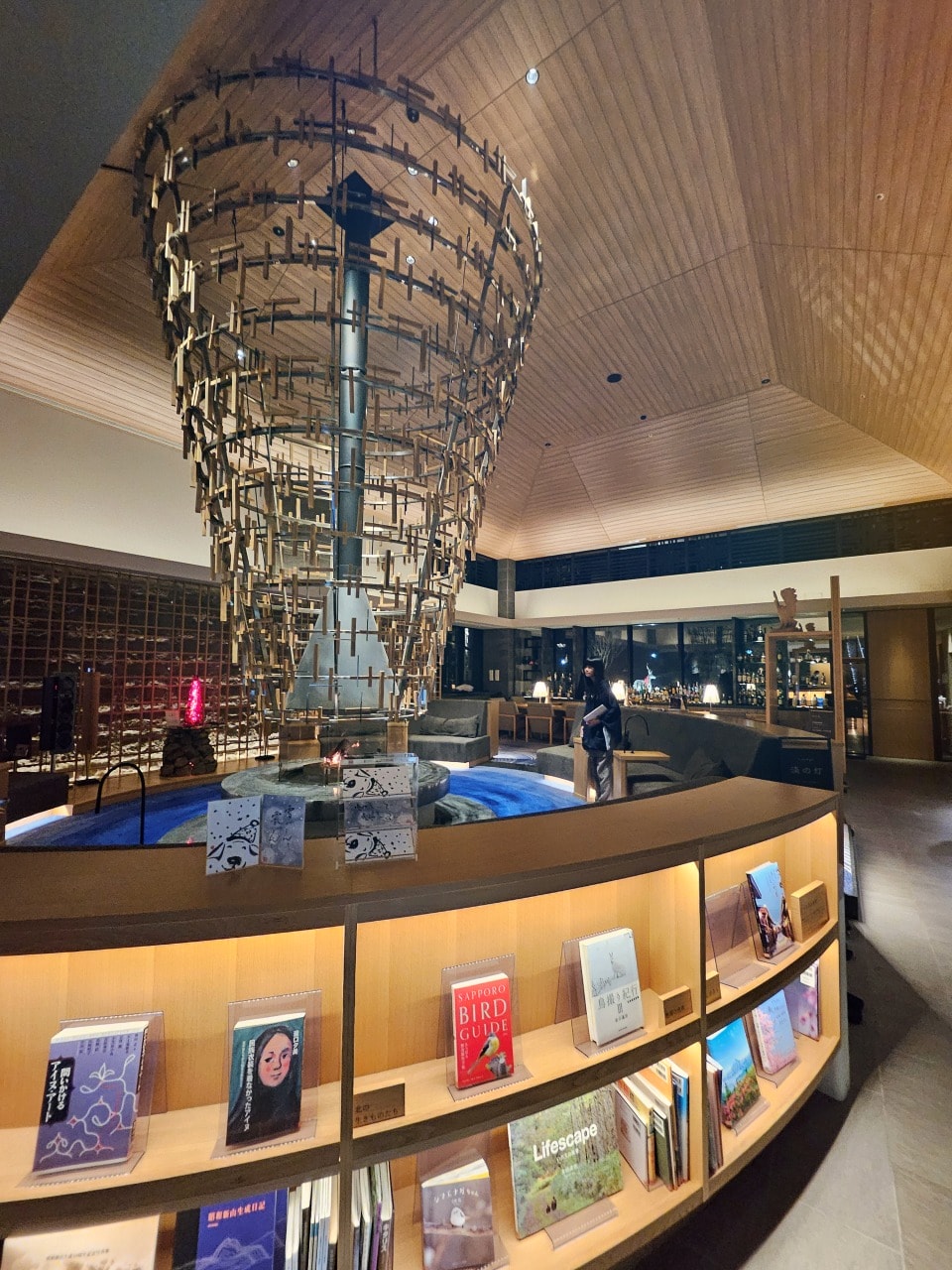 北海道洞爺湖鶴雅洸之謌。深厚美學意涵與餘韻的設計，感官與心靈的豐富饗宴，度假溫泉飯店設施與環境篇