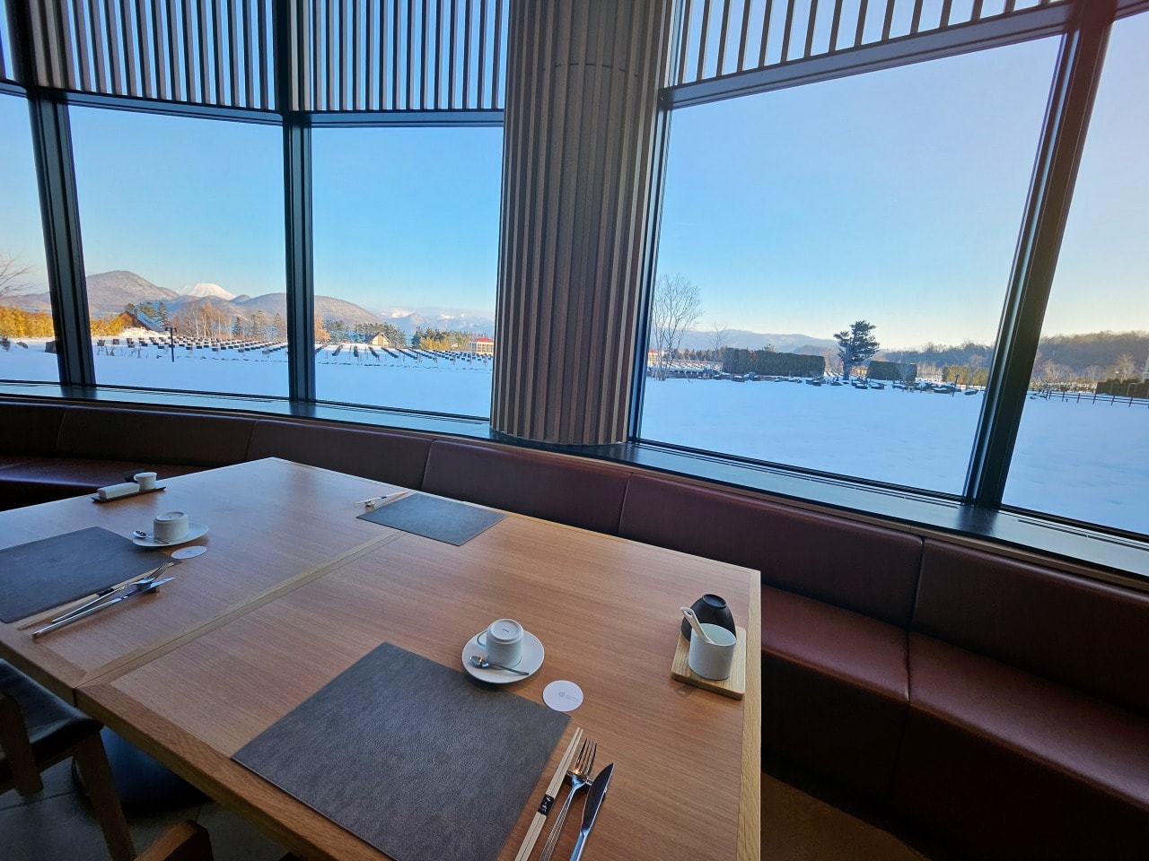 北海道洞爺湖鶴雅洸之謌。絕美的旅店建築藝術設計和親切貼心服務，還有令人滿足的法式和日式美食。一泊二食餐點篇