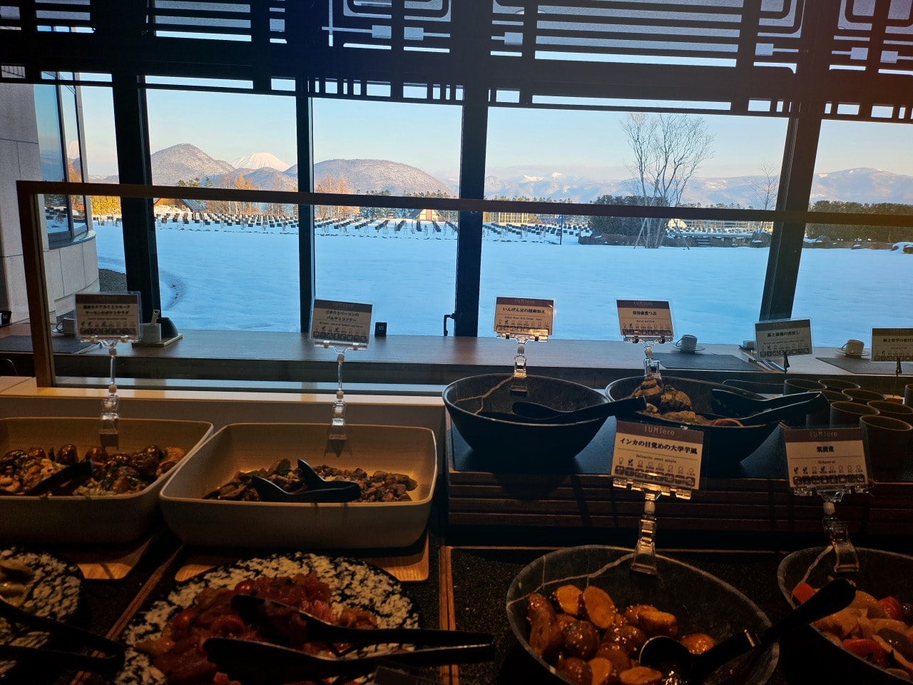 北海道洞爺湖鶴雅洸之謌。絕美的旅店建築藝術設計和親切貼心服務，還有令人滿足的法式和日式美食。一泊二食餐點篇