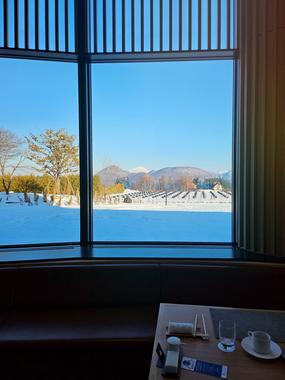 北海道洞爺湖鶴雅洸之謌。絕美的旅店建築藝術設計和親切貼心服務，還有令人滿足的法式和日式美食。一泊二食餐點篇