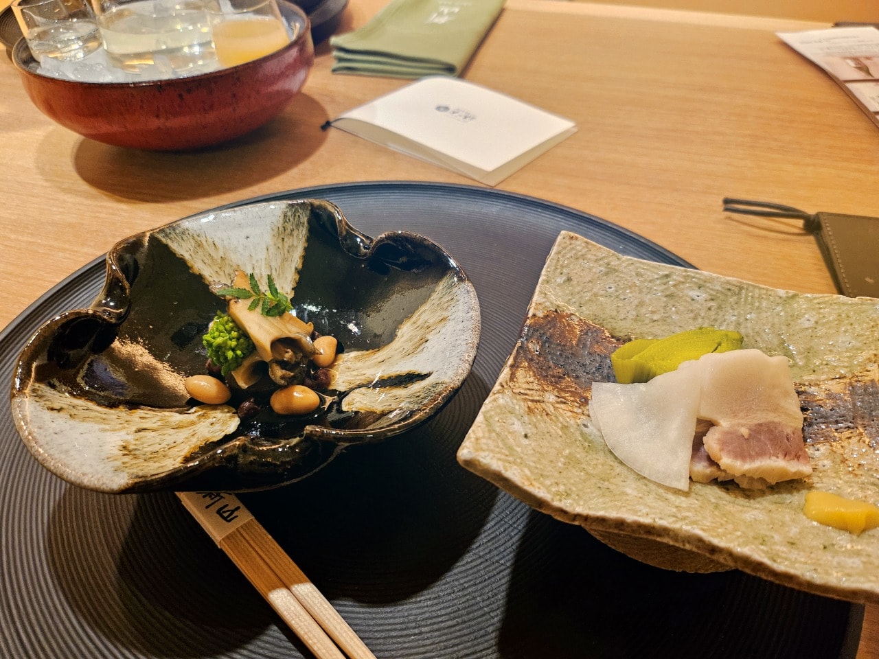 北海道洞爺湖鶴雅洸之謌。絕美的旅店建築藝術設計和親切貼心服務，還有令人滿足的法式和日式美食。一泊二食餐點篇