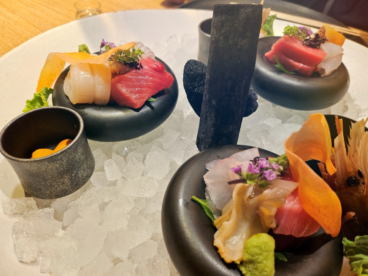 北海道洞爺湖鶴雅洸之謌。絕美的旅店建築藝術設計和親切貼心服務，還有令人滿足的法式和日式美食。一泊二食餐點篇