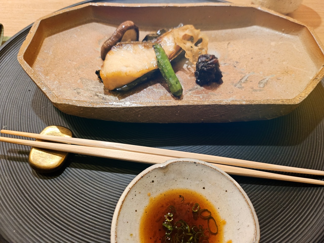 北海道洞爺湖鶴雅洸之謌。絕美的旅店建築藝術設計和親切貼心服務，還有令人滿足的法式和日式美食。一泊二食餐點篇