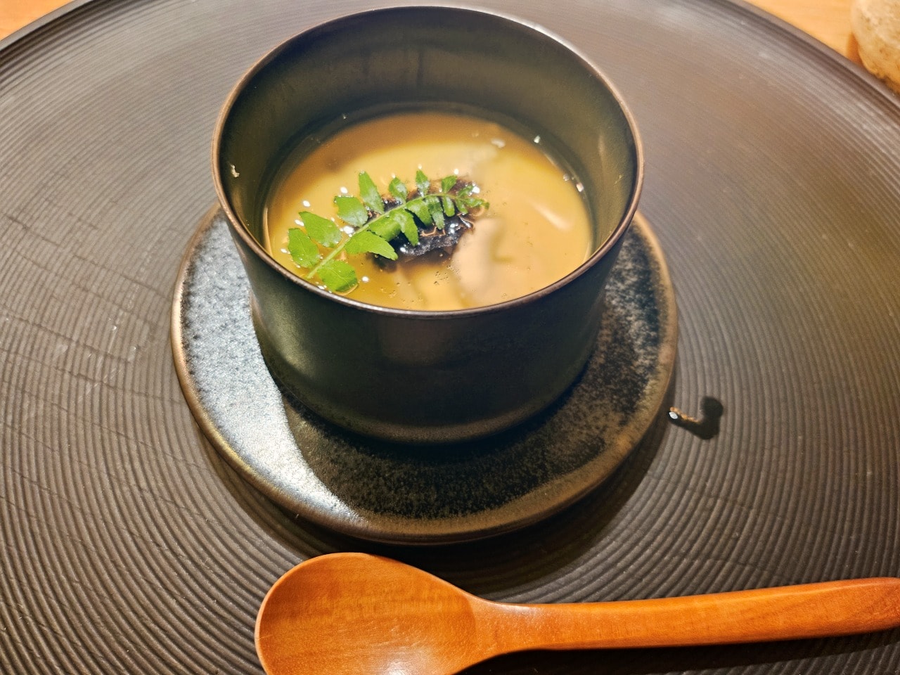 北海道洞爺湖鶴雅洸之謌。絕美的旅店建築藝術設計和親切貼心服務，還有令人滿足的法式和日式美食。一泊二食餐點篇