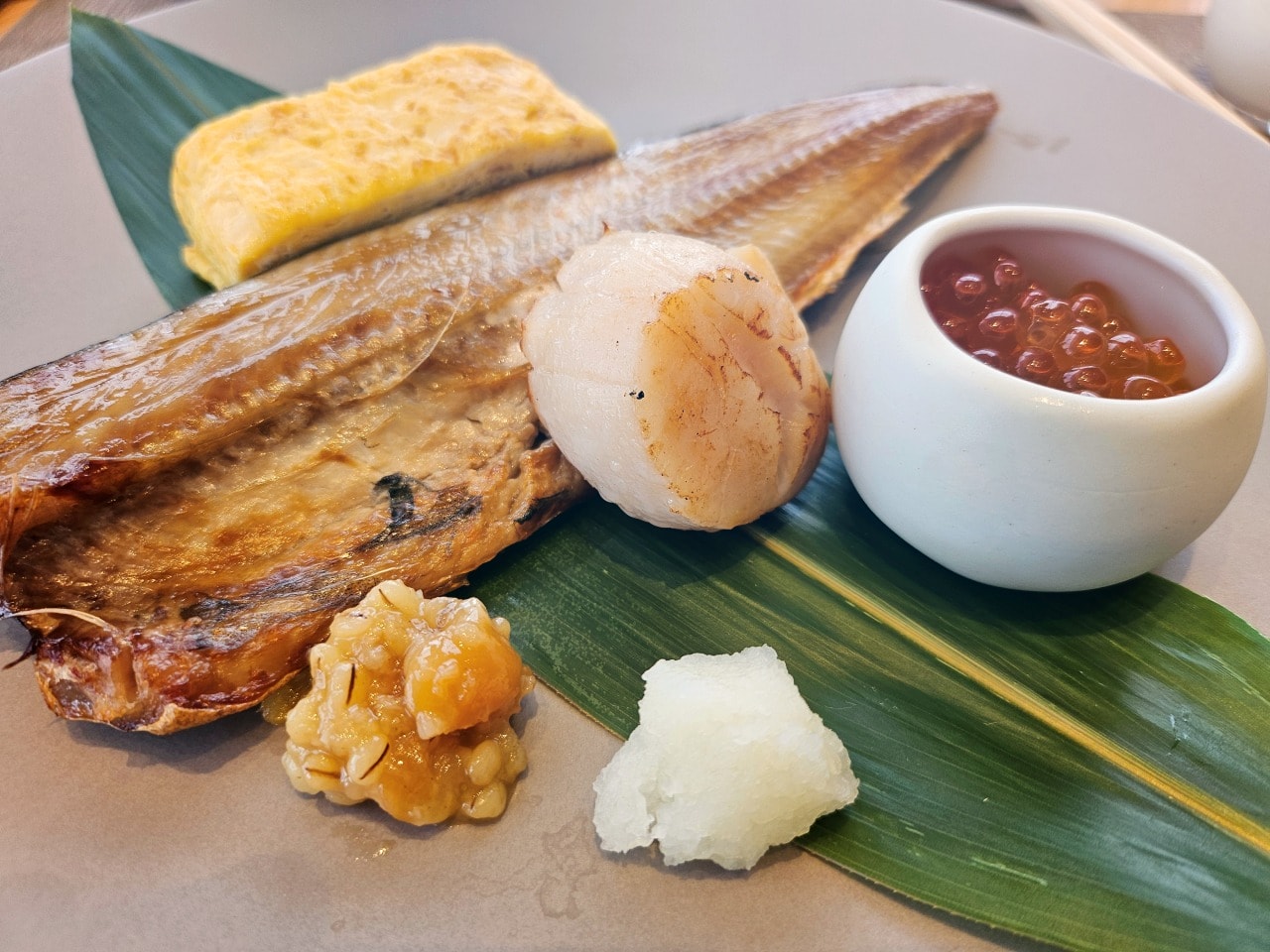 北海道洞爺湖鶴雅洸之謌。絕美的旅店建築藝術設計和親切貼心服務，還有令人滿足的法式和日式美食。一泊二食餐點篇