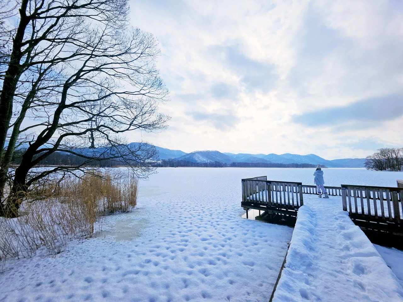 北海道函館大沼鶴雅 EPUY。不甚完美的住宿體驗，但難忘秘境湖中木棧道Lake Terrace的夢幻雪景。