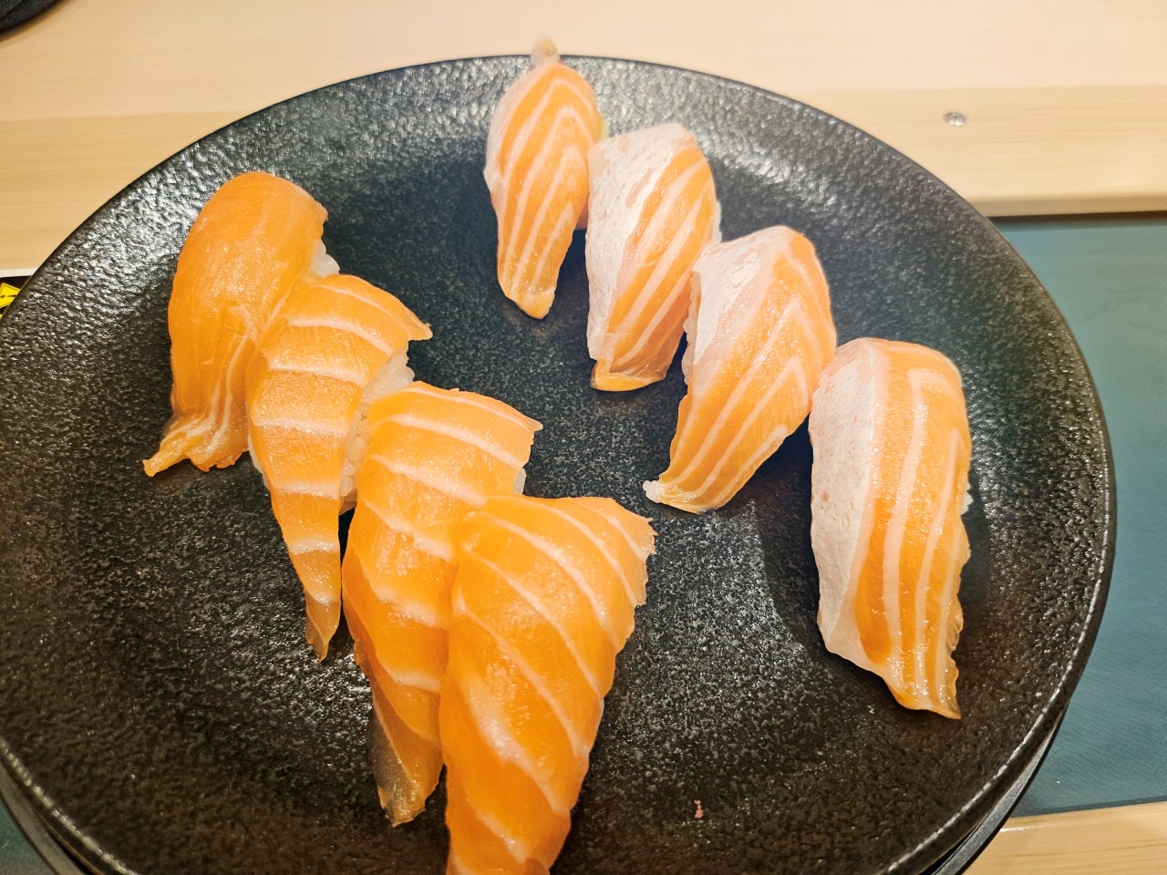 青森美食。青森車站一樓壽司店: うまい鮨勘 ゆとろぎ青森&ラビナ店。交通超方便、點餐式精緻迴轉壽司,享受好吃的握壽司、牛舌和烤魚 - 第8張圖 青森美食。青森車站一樓壽司店: うまい鮨勘 ゆとろぎ青森&ラビナ店。交通超方便、點餐式精緻迴轉壽司,享受好吃的握壽司、牛舌和烤魚