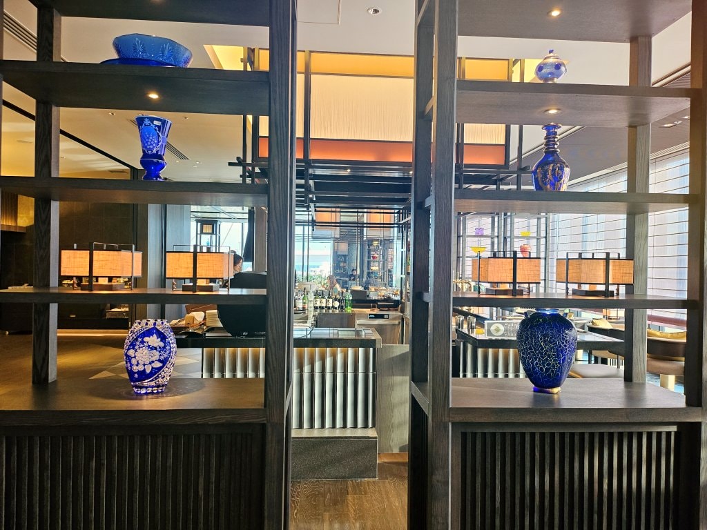 青森住宿推薦。ReLabo Medical Spa & Stay。位於青森站樓上，交通方便的高質感旅宿。有溫泉大浴場和休息室