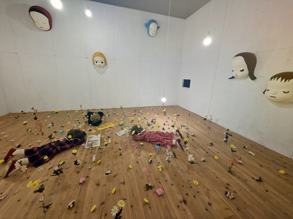 青森縣立美術館。在冬季拜訪雪中的白色青森犬和森之子雕塑