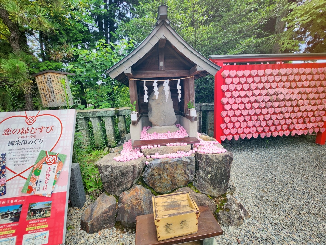 名古屋犬山 掛滿粉紅色愛心繪馬的三光稻荷神社、好吃好逛的犬山城下町。