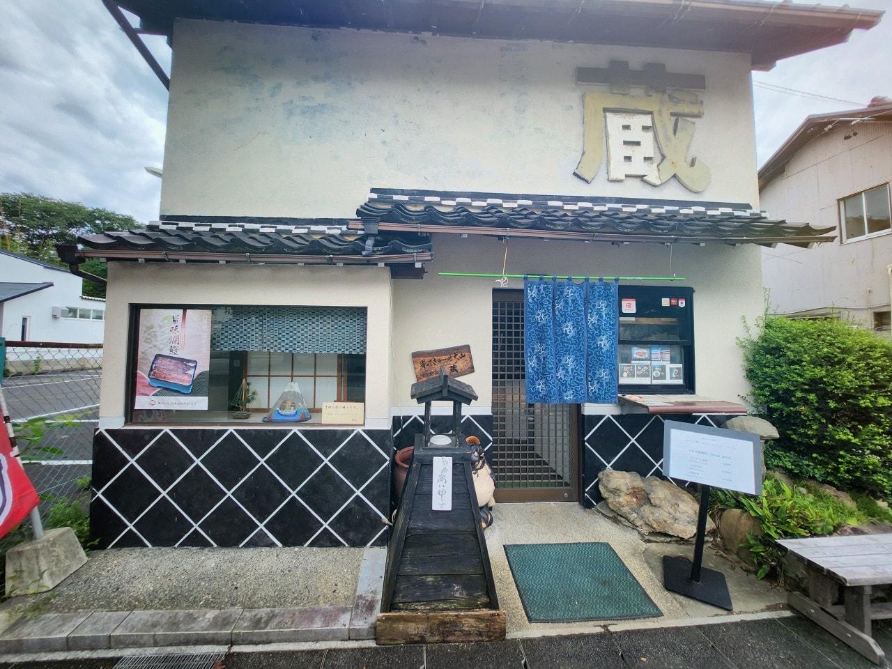 名古屋犬山 掛滿粉紅色愛心繪馬的三光稻荷神社、好吃好逛的犬山城下町。