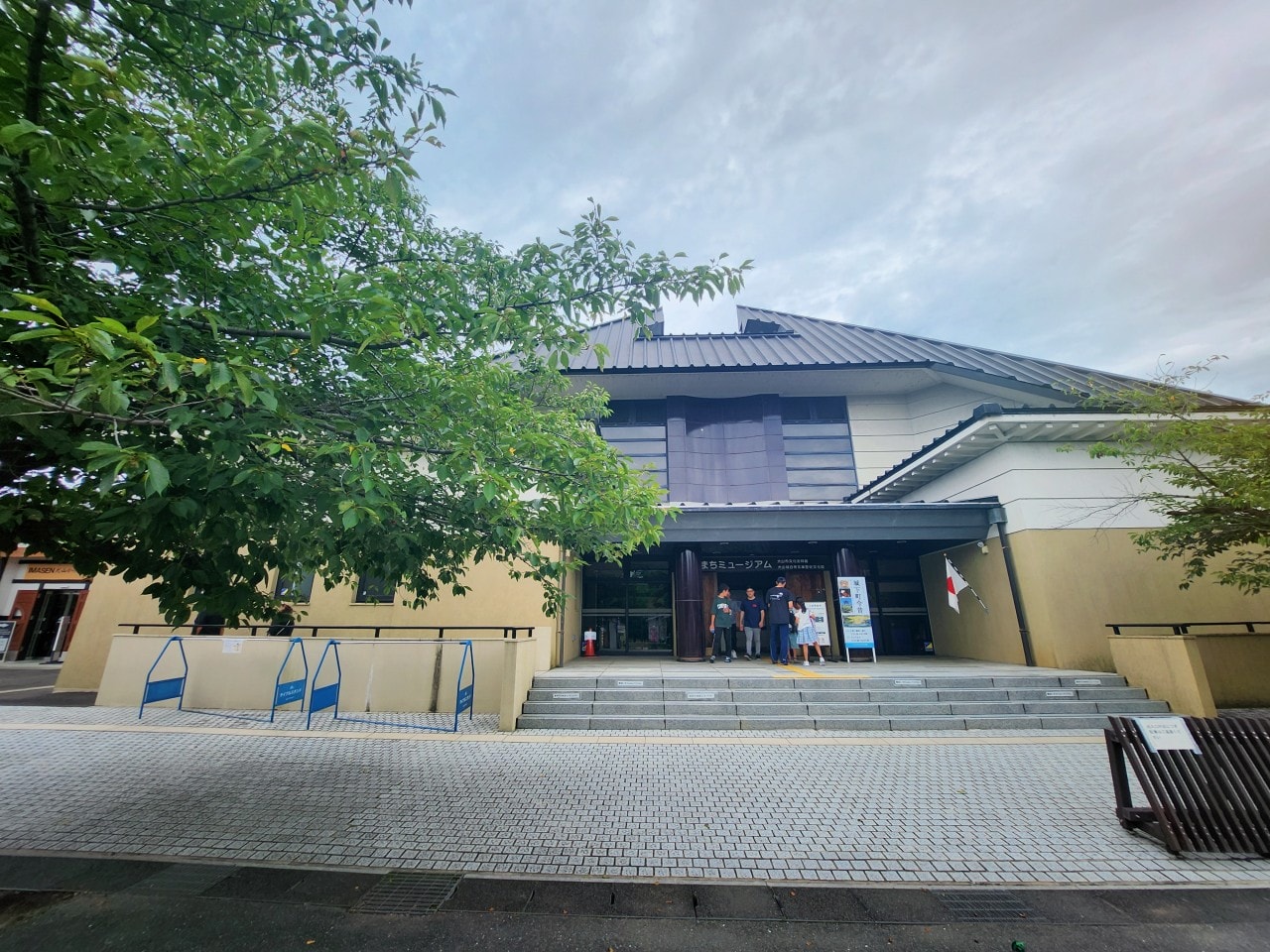 名古屋犬山 掛滿粉紅色愛心繪馬的三光稻荷神社、好吃好逛的犬山城下町。