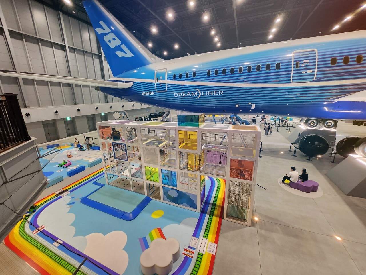 名古屋 中部國際空港 Flight of Dreams。有餐廳和超好玩的兒童遊戲場，還可以近距離觀賞波音787客機