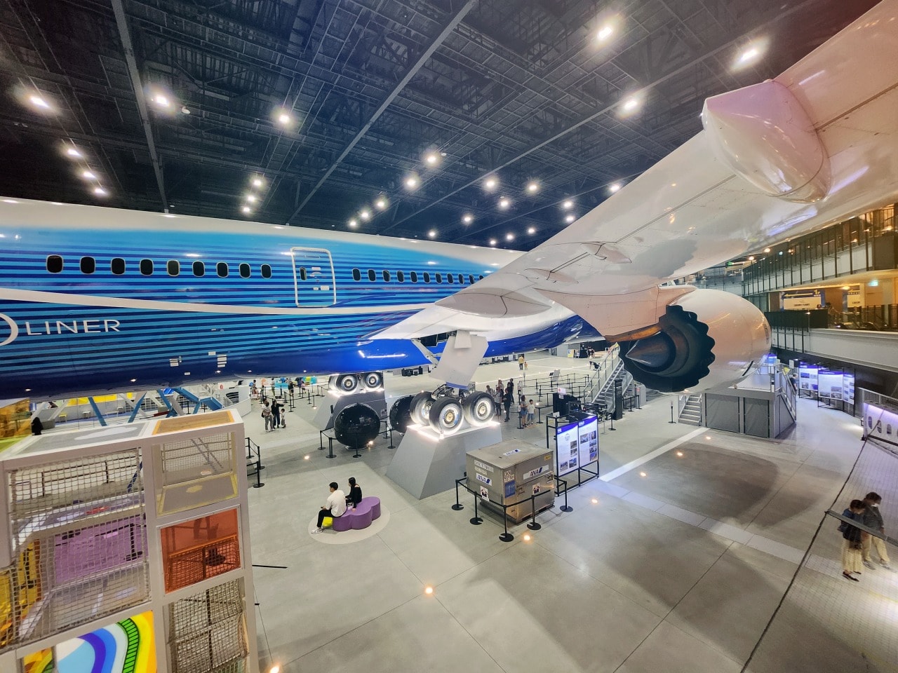 名古屋 中部國際空港 Flight of Dreams。有餐廳和超好玩的兒童遊戲場，還可以近距離觀賞波音787客機