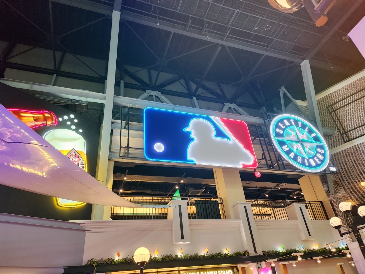 名古屋 中部國際空港 Flight of Dreams。有餐廳和超好玩的兒童遊戲場，還可以近距離觀賞波音787客機