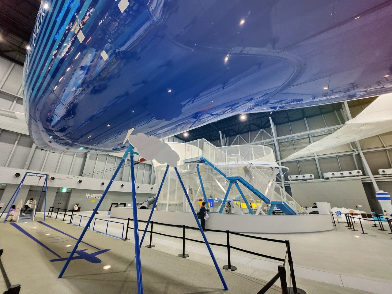 名古屋 中部國際空港 Flight of Dreams。有餐廳和超好玩的兒童遊戲場，還可以近距離觀賞波音787客機