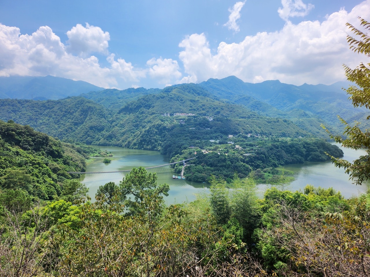 桃園復興 森鄰水岸景觀咖啡館。坐擁大漢溪谷遼闊天然美景，享受美味餐點