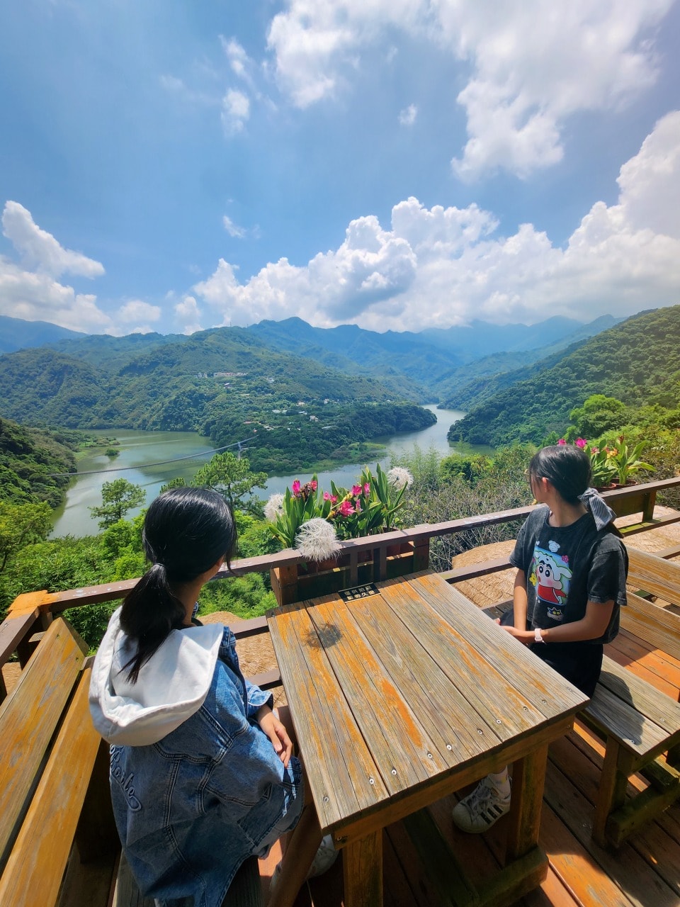 桃園復興 森鄰水岸景觀咖啡館。坐擁大漢溪谷遼闊天然美景，享受美味餐點