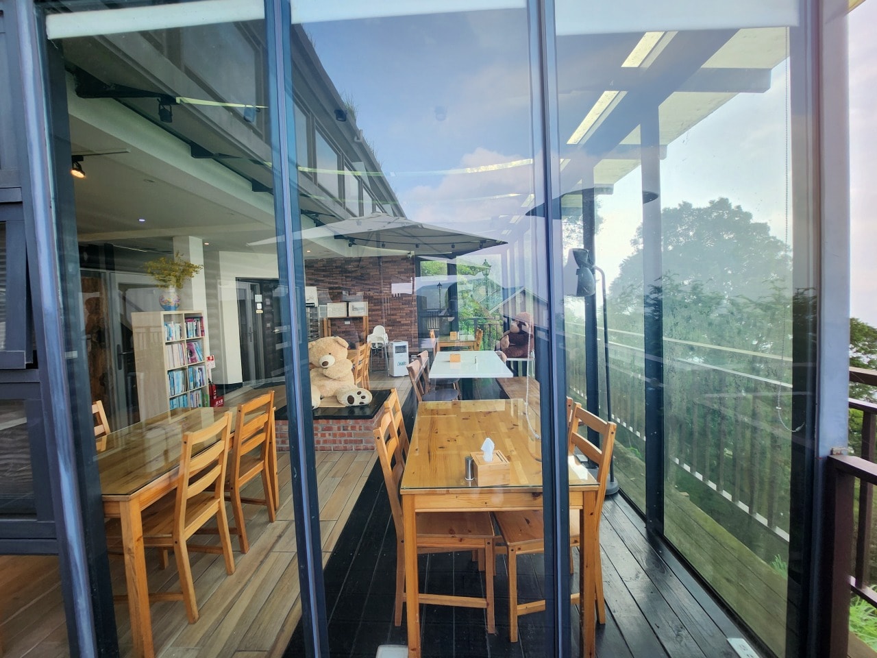 桃園復興 拉拉山民宿 雲山房 Cloud Villa 住宿體驗。被群山擁抱的早晨，與雲海、星空與神木森林相遇。