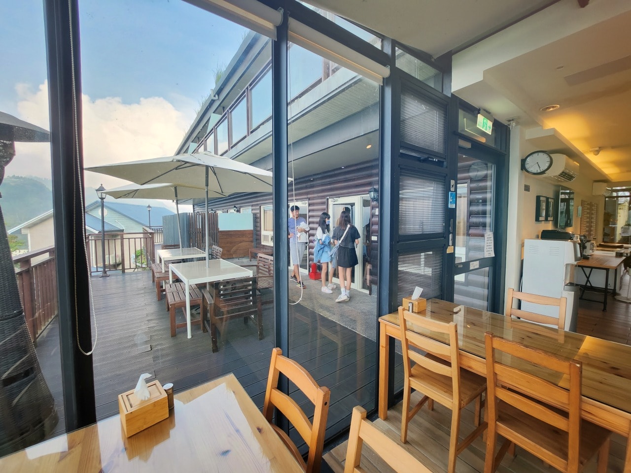 桃園復興 拉拉山民宿 雲山房 Cloud Villa 住宿體驗。被群山擁抱的早晨，與雲海、星空與神木森林相遇。