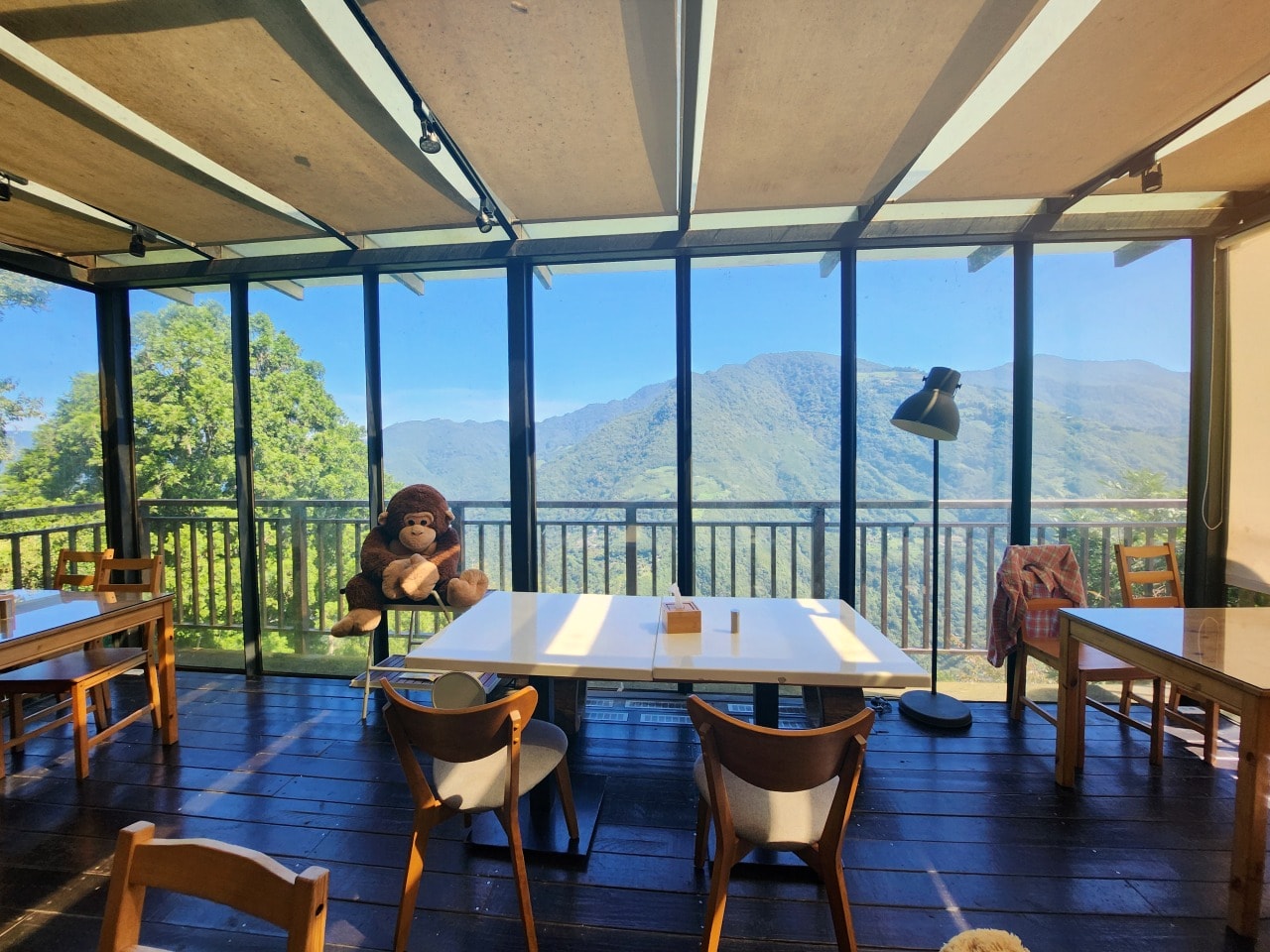 桃園復興 拉拉山民宿 雲山房 Cloud Villa 住宿體驗。被群山擁抱的早晨，與雲海、星空與神木森林相遇。