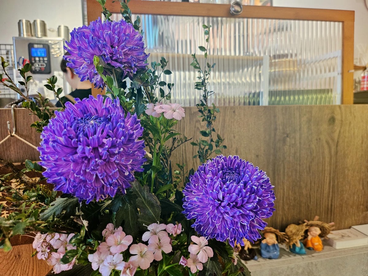 桃園中壢區 Orlax 花香氣。位於馬祖新村文創園區內，充滿花香和療癒能量的餐廳