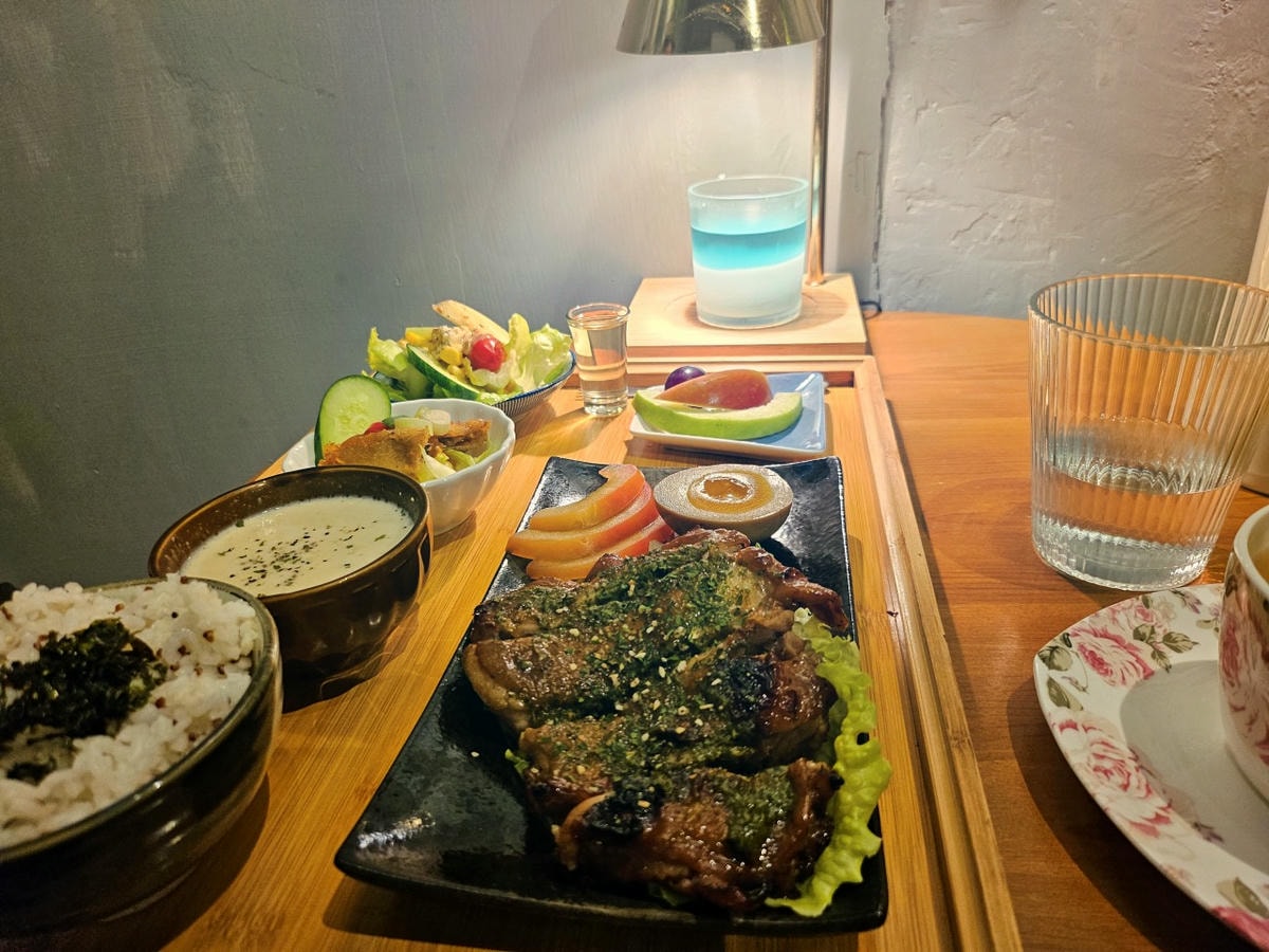 桃園中壢區 Orlax 花香氣。位於馬祖新村文創園區內，充滿花香和療癒能量的餐廳