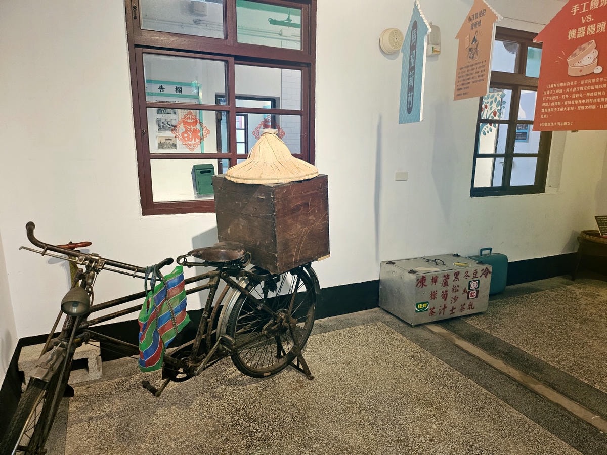 桃園中壢 馬祖新村文創園區。走進時光隧道、充滿故事的聚落，探訪咖啡館、選物店、手作文創工作坊。