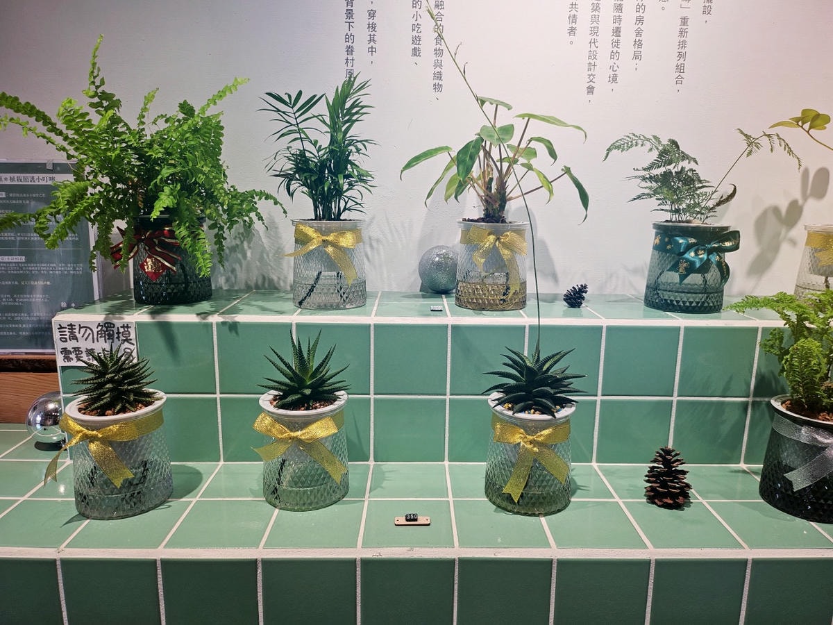 桃園中壢 馬祖新村文創園區。走進時光隧道、充滿故事的聚落，探訪咖啡館、選物店、手作文創工作坊。