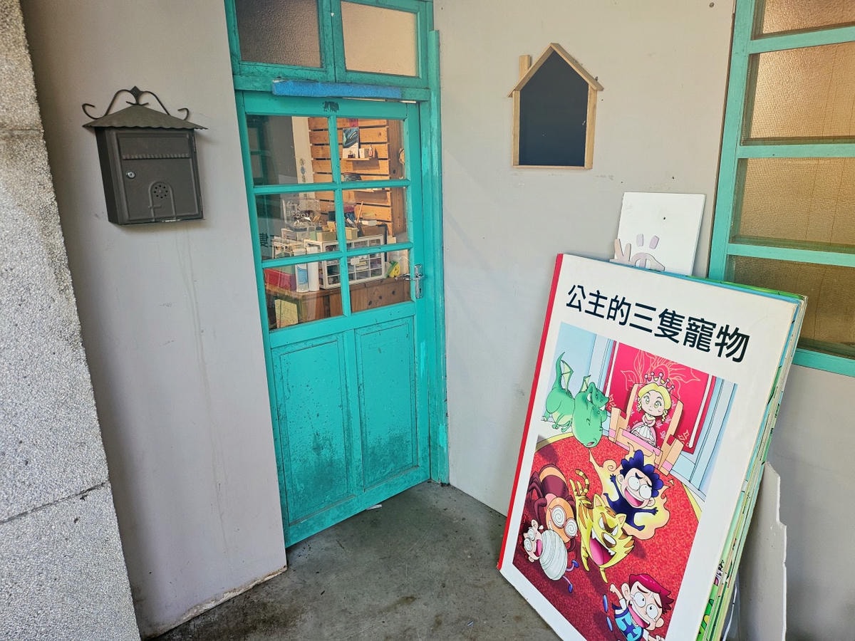 桃園中壢 馬祖新村文創園區。走進時光隧道、充滿故事的聚落，探訪咖啡館、選物店、手作文創工作坊。