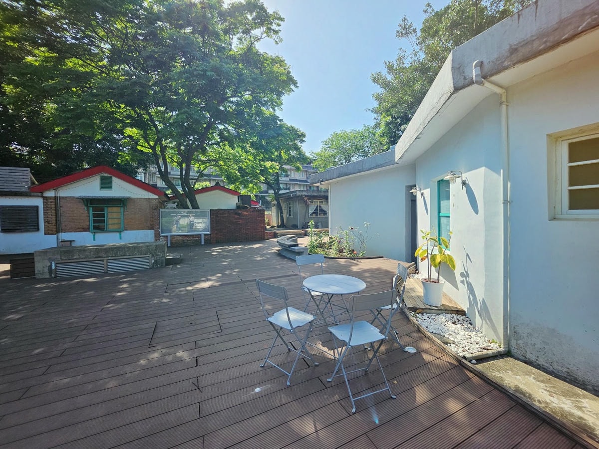桃園中壢 馬祖新村文創園區。走進時光隧道、充滿故事的聚落，探訪咖啡館、選物店、手作文創工作坊。