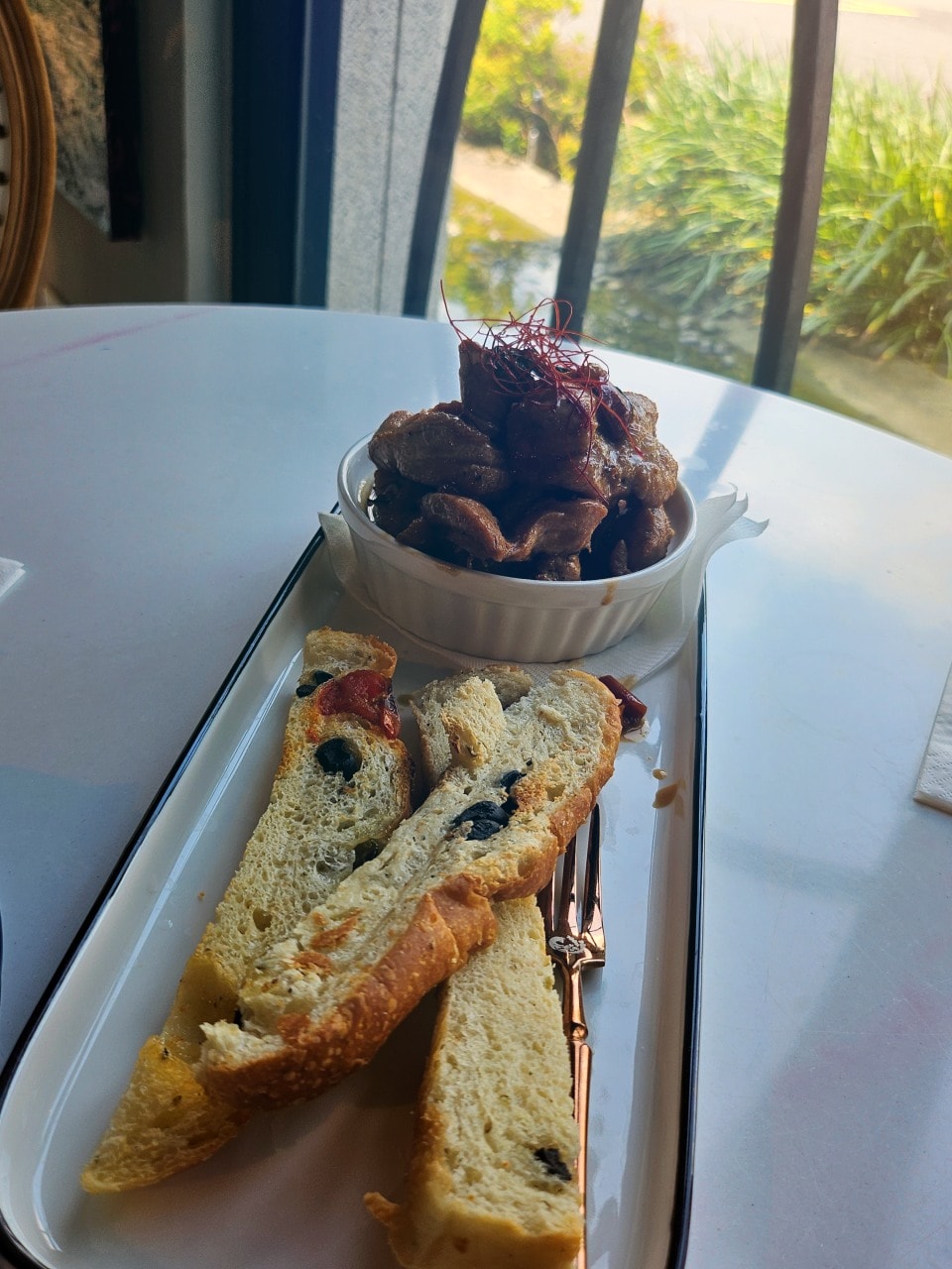 桃園龍潭 邸家咖啡 Deja Brew。歐式城堡造型外觀，餐點豐富好吃。