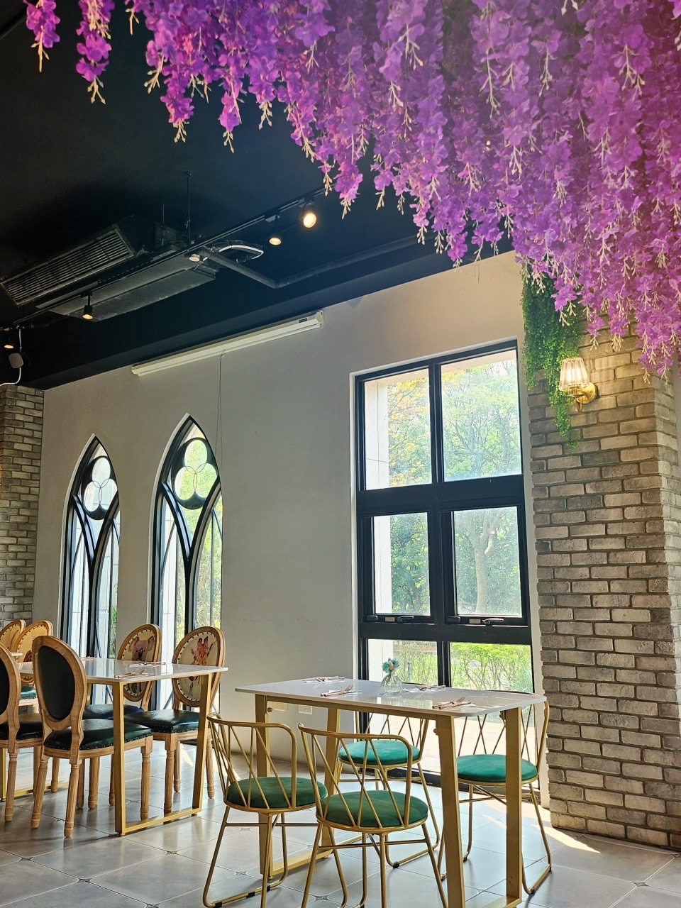 桃園龍潭 邸家咖啡 Deja Brew。歐式城堡造型外觀，餐點豐富好吃。