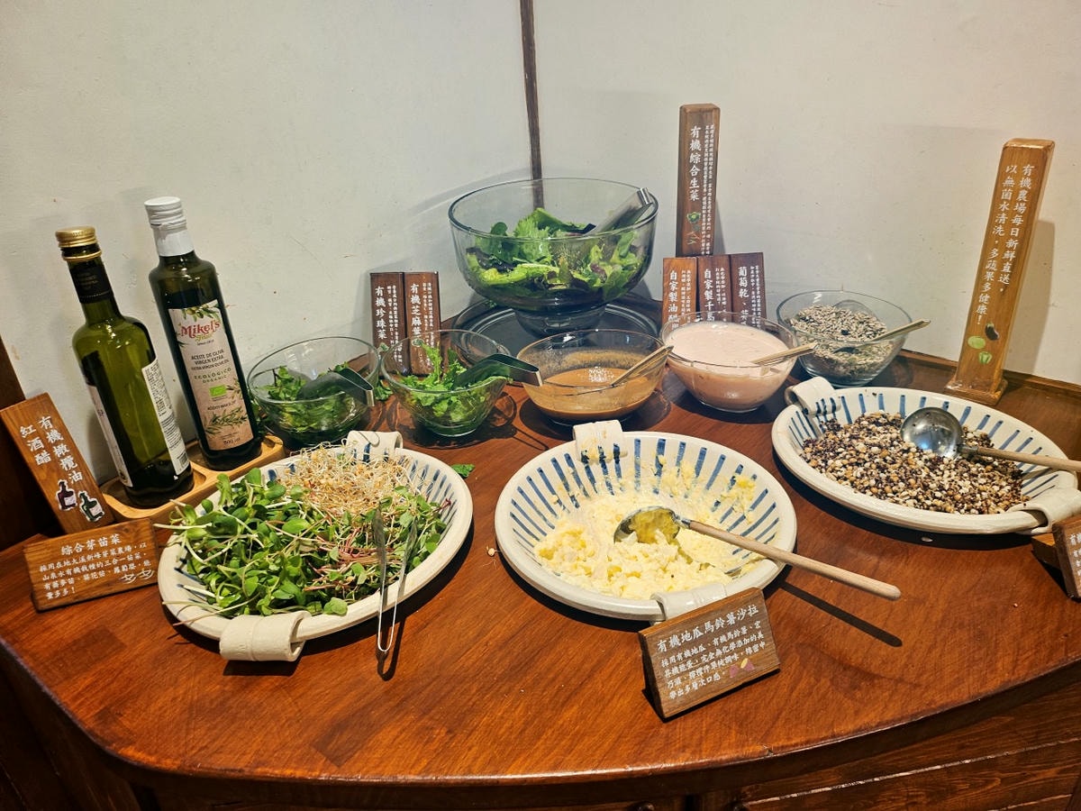 桃園 平鎮/中壢 蕃薯藤自然食堂 食寓。藏身百年歷史日式建築，打造食農文化的有機餐飲，不只健康也很美味。