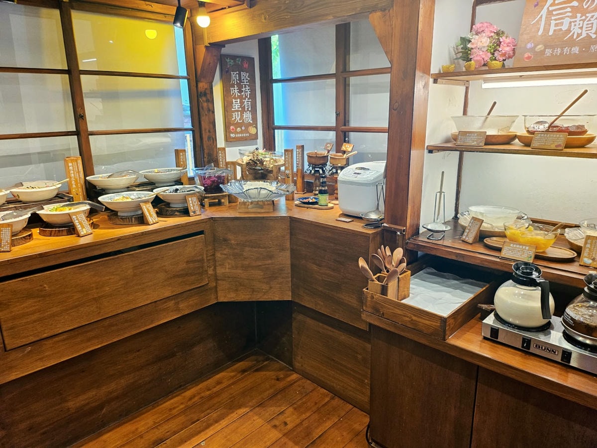 桃園 平鎮/中壢 蕃薯藤自然食堂 食寓。藏身百年歷史日式建築，打造食農文化的有機餐飲，不只健康也很美味。
