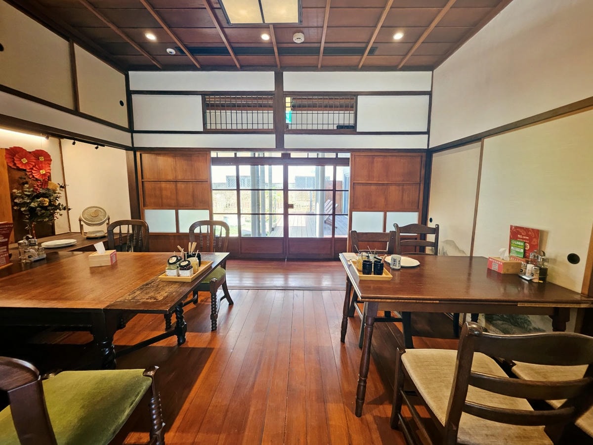 桃園 平鎮/中壢 蕃薯藤自然食堂 食寓。藏身百年歷史日式建築，打造食農文化的有機餐飲，不只健康也很美味。