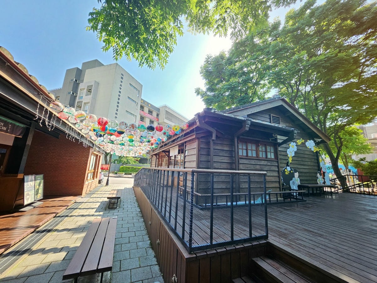 桃園 中壢。壢小故事森林,日式宿舍群改造的文青閱讀小天地,可愛的原創角色DUMA陪伴一起喝茶吃點心 - 第1張圖 桃園 中壢。壢小故事森林,日式宿舍群改造的文青閱讀小天地,可愛的原創角色DUMA陪伴一起喝茶吃點心