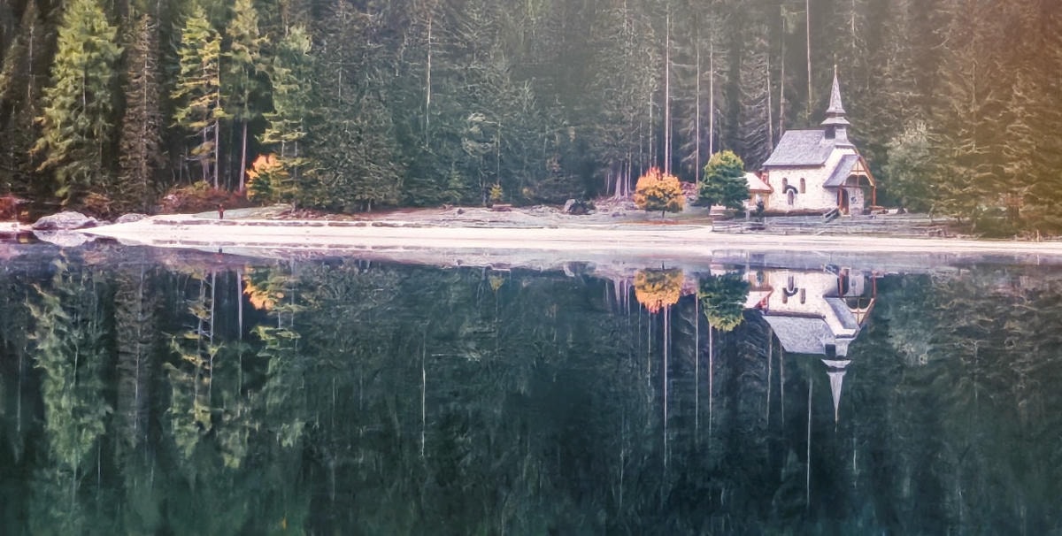 義大利 多洛米蒂 Dolomites 布萊埃斯湖 Lago di Braies。夢幻藍綠湖水上悠閒划船，享受多洛米堤的湖光山色。停車場預約須知。