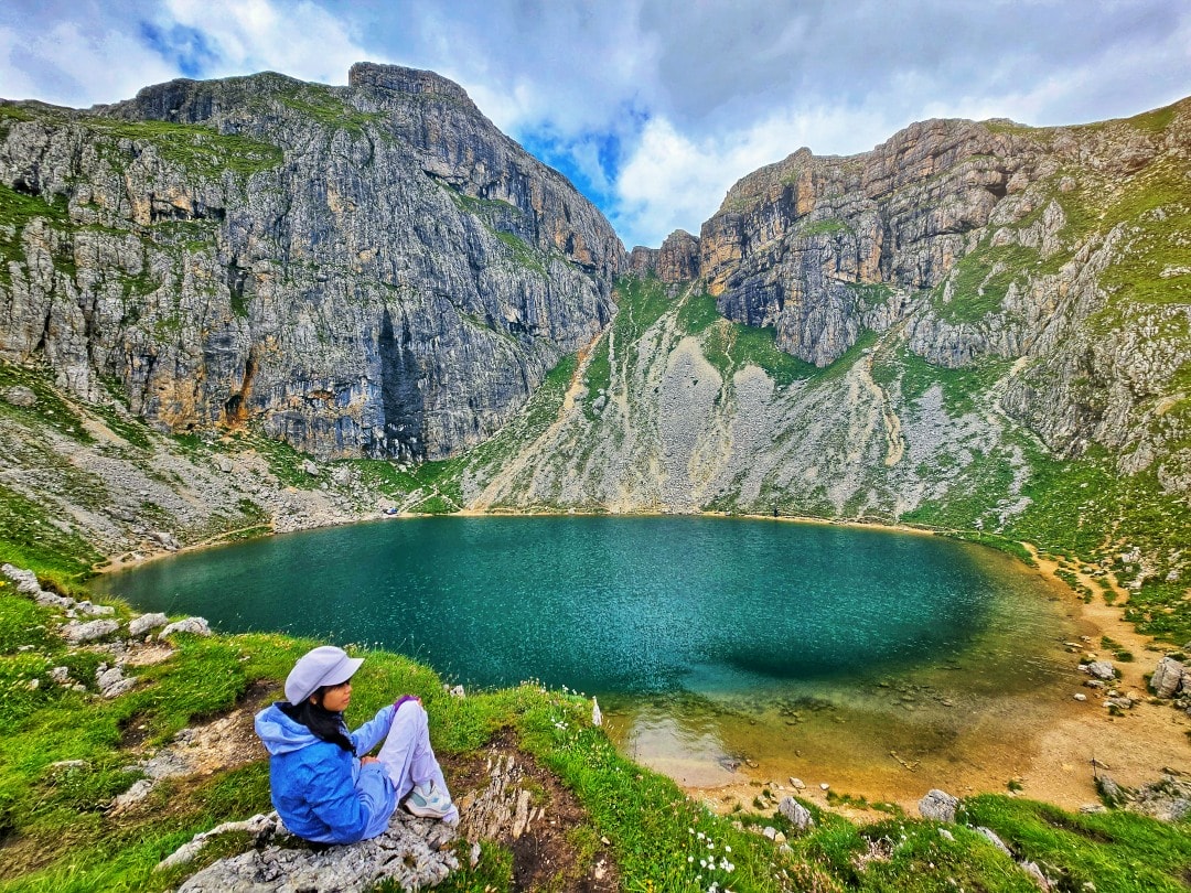 義大利多洛米蒂秘境高山湖泊 Lago Boè 。從Corvara in Badia科爾瓦拉伊恩巴迪亞搭乘纜車，探訪有如山間寶石般的湖泊