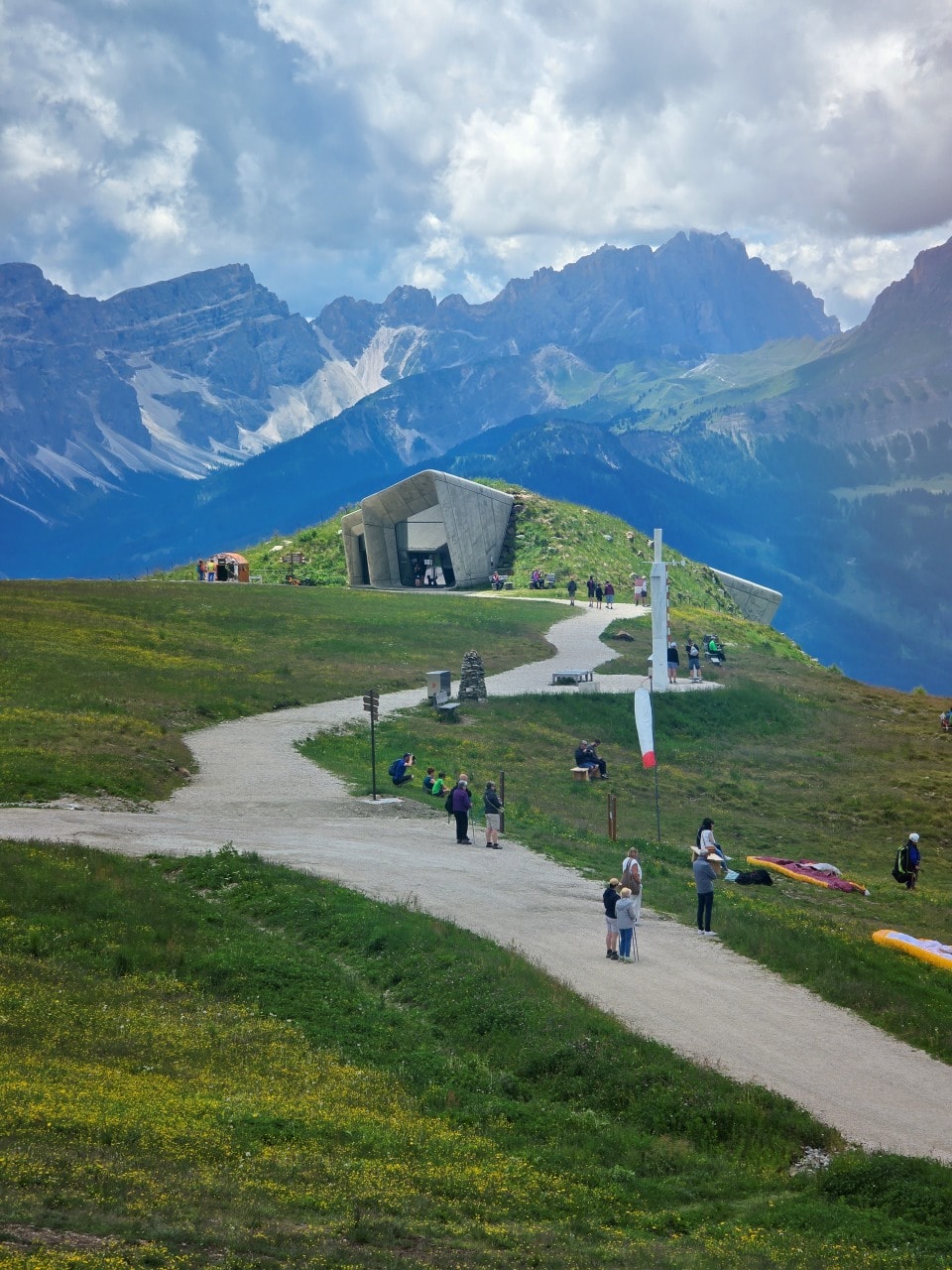 義大利多洛米蒂 梅斯納爾山峰博物館 Messner Mountain Museum Corones。氣勢磅礡的懸崖上博物館
