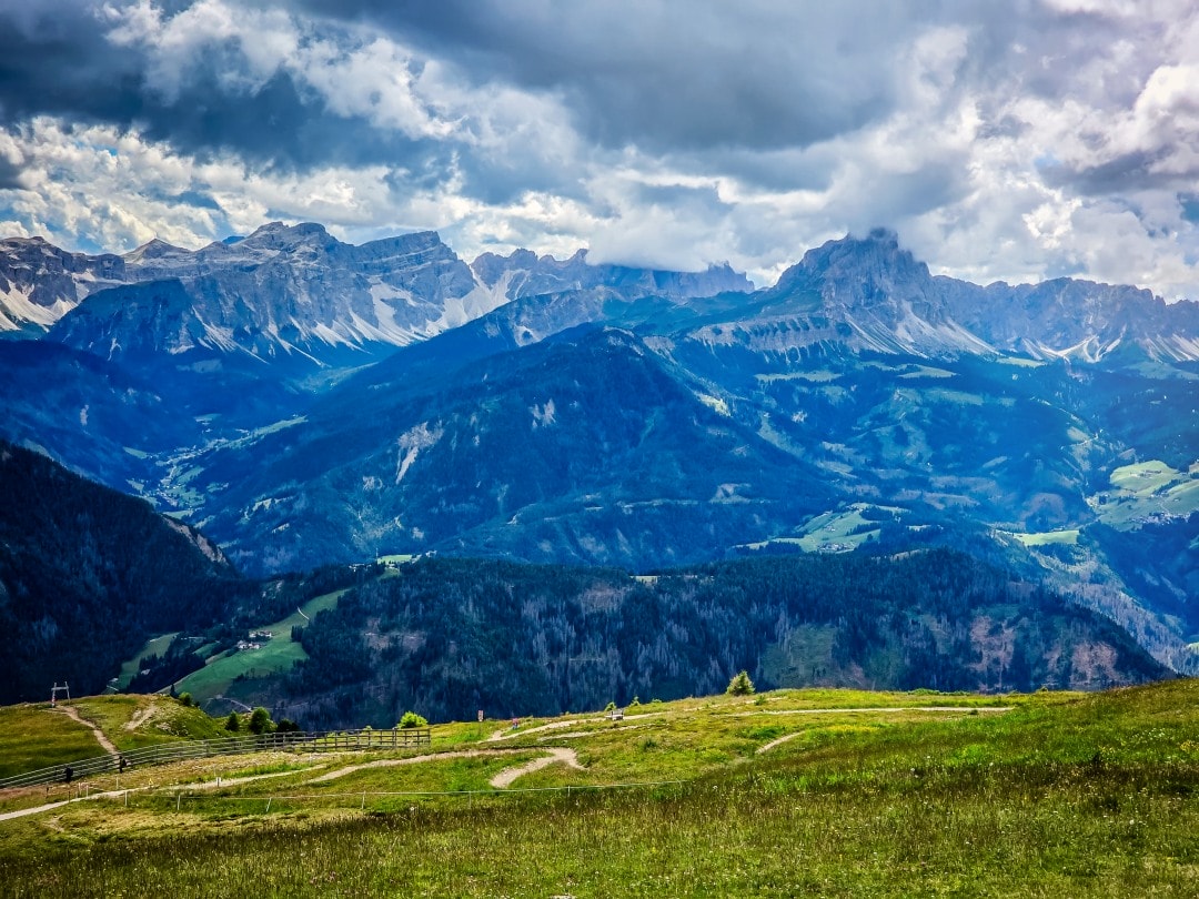 義大利多洛米蒂 梅斯納爾山峰博物館 Messner Mountain Museum Corones。氣勢磅礡的懸崖上博物館