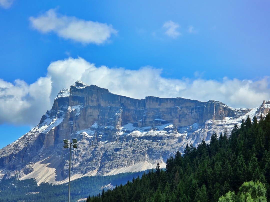 義大利多洛米蒂秘境高山湖泊 Lago Boè 。從Corvara in Badia科爾瓦拉伊恩巴迪亞搭乘纜車，探訪有如山間寶石般的湖泊