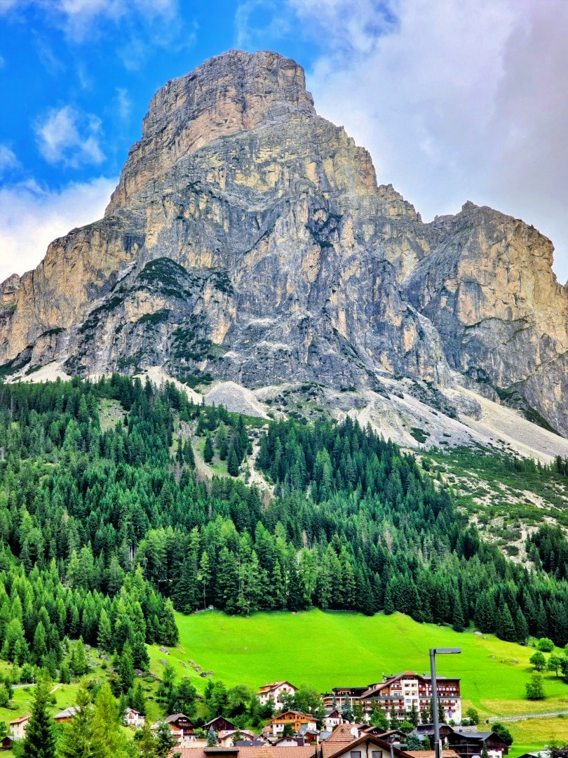 義大利多洛米蒂秘境高山湖泊 Lago Boè 。從Corvara in Badia科爾瓦拉伊恩巴迪亞搭乘纜車,探訪有如山間寶石般的湖泊 - 第5張圖 義大利多洛米蒂秘境高山湖泊 Lago Boè 。從Corvara in Badia科爾瓦拉伊恩巴迪亞搭乘纜車,探訪有如山間寶石般的湖泊