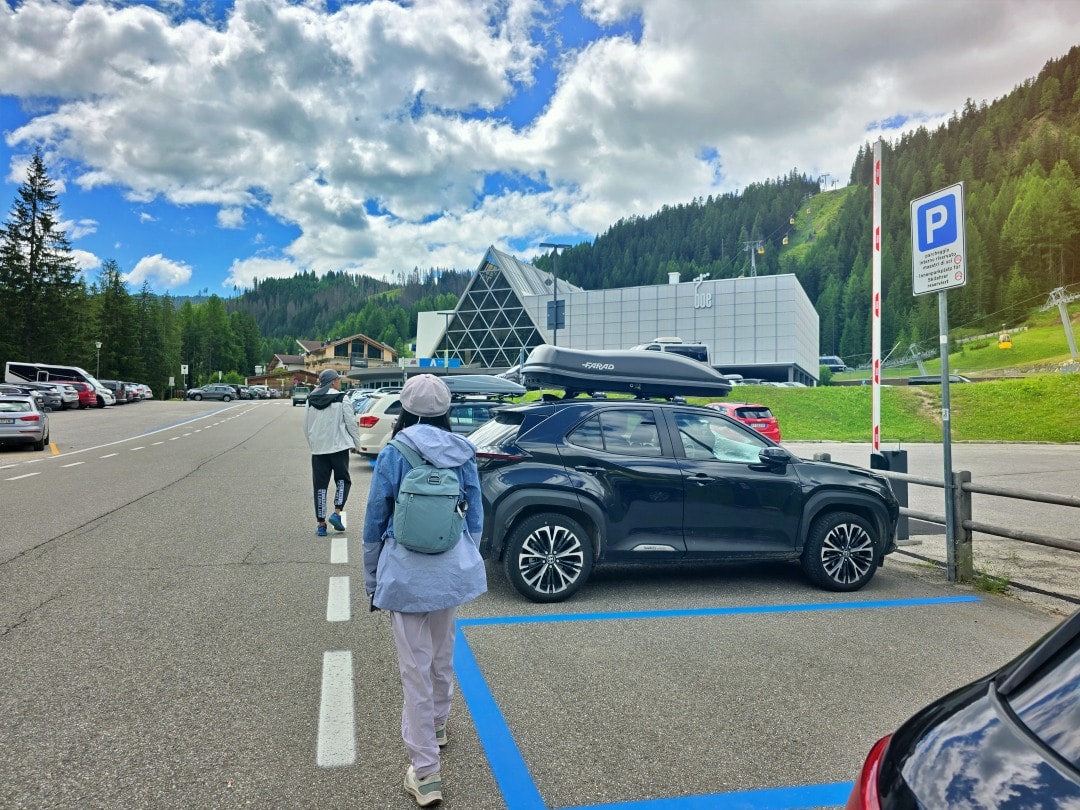 義大利多洛米蒂秘境高山湖泊 Lago Boè 。從Corvara in Badia科爾瓦拉伊恩巴迪亞搭乘纜車，探訪有如山間寶石般的湖泊