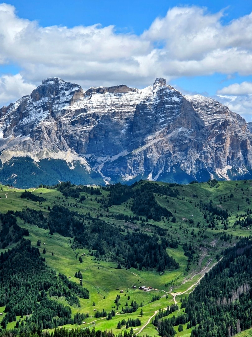 義大利多洛米蒂秘境高山湖泊 Lago Boè 。從Corvara in Badia科爾瓦拉伊恩巴迪亞搭乘纜車，探訪有如山間寶石般的湖泊
