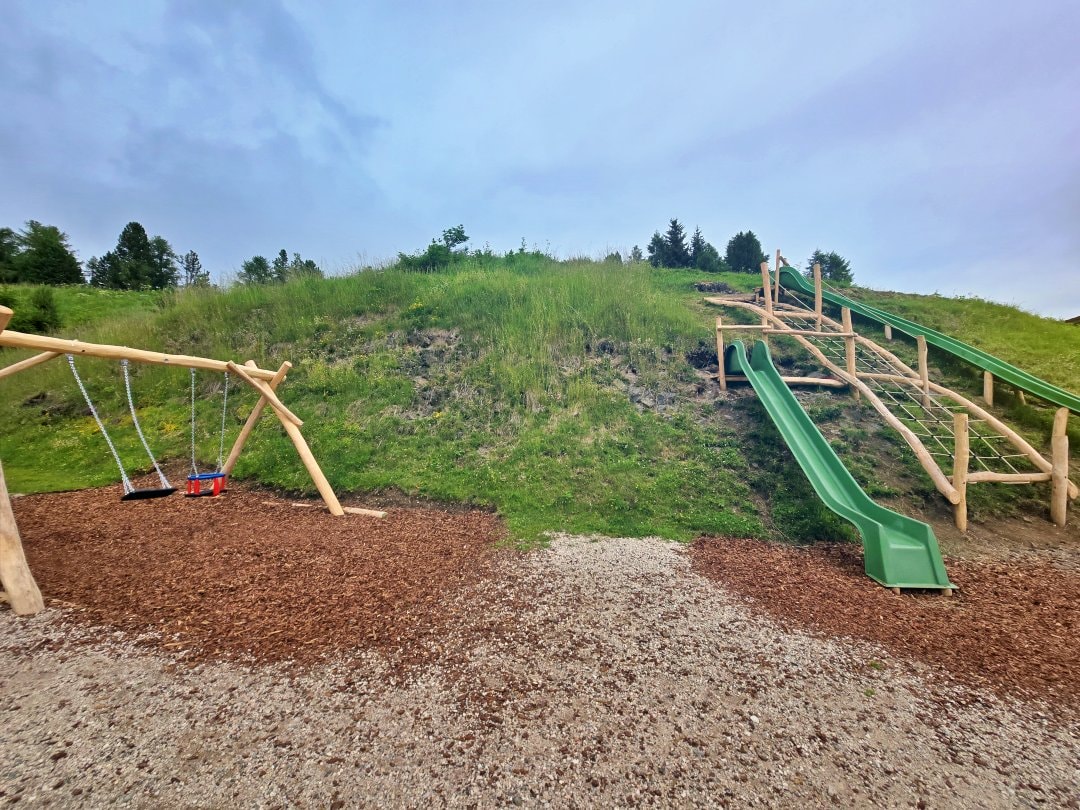 義大利多洛米蒂景點 休斯草原 Alpe di Siusi。綠色的絲絨地毯配上巍峨山景