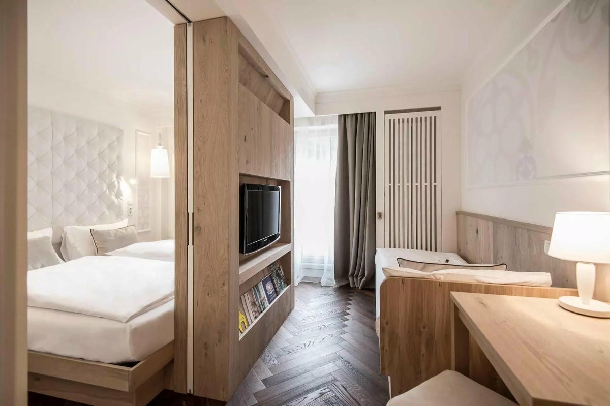 多洛米蒂 Ortisei 住宿 Cavallino Bianco Family Spa Grand Hotel。堪稱多洛米蒂版Clubmed的住宿，超級適合家庭和親子渡假