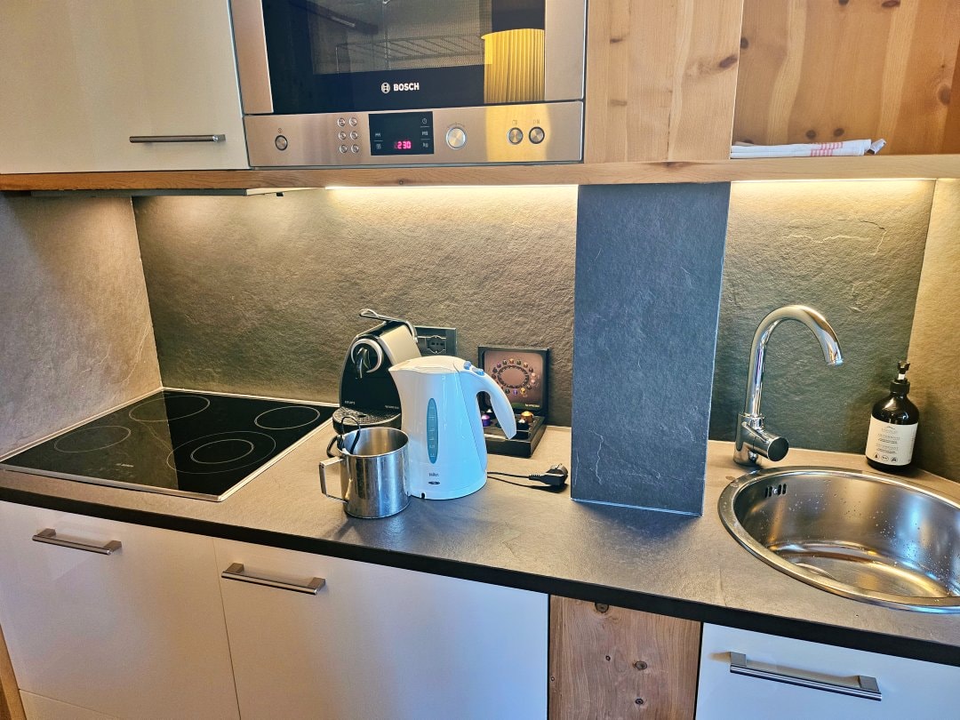 多洛米蒂住宿 拉加奇奧山居酒店 Lagació Hotel Mountain Residence。適合家庭的雙臥室公寓房型、有配備齊全的小廚房、含早餐、可自助洗衣。