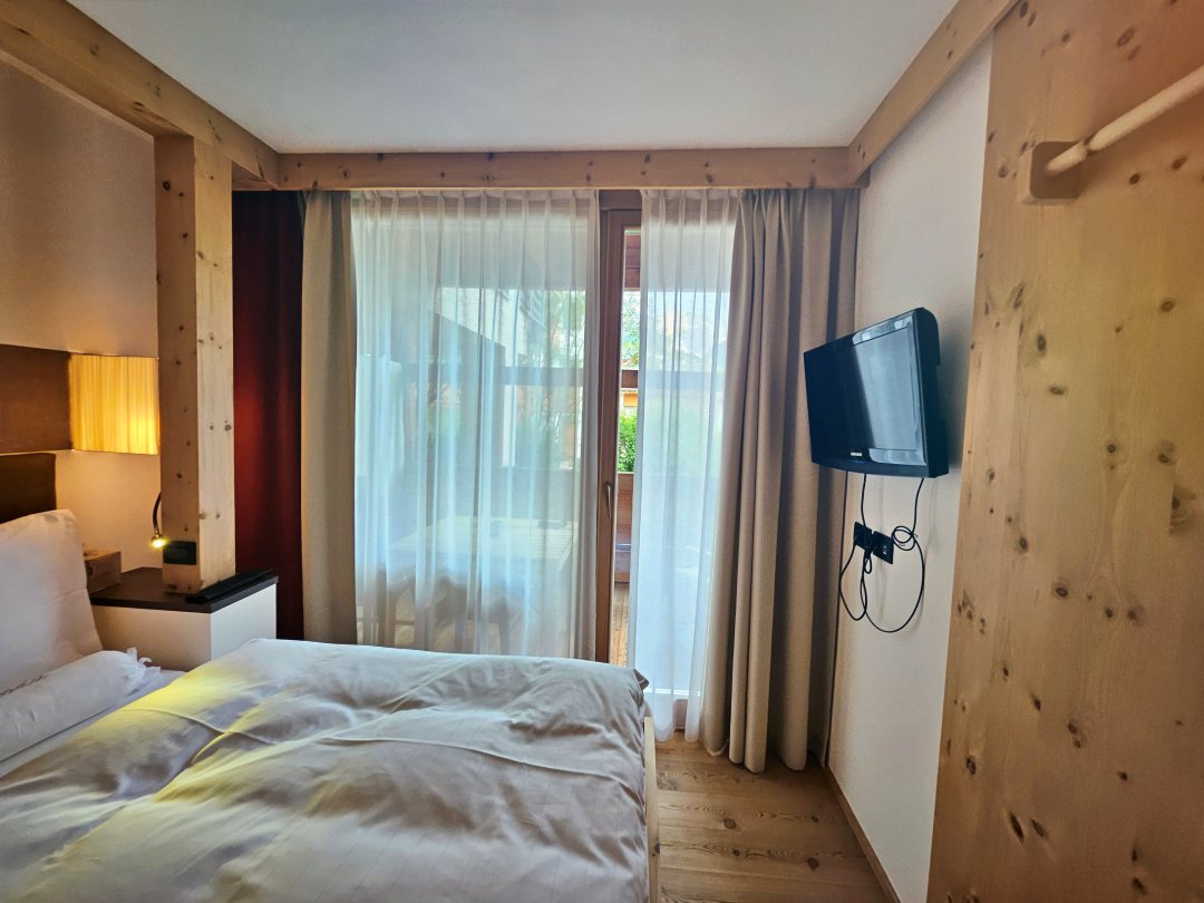 多洛米蒂住宿 拉加奇奧山居酒店 Lagació Hotel Mountain Residence。適合家庭的雙臥室公寓房型、有配備齊全的小廚房、含早餐、可自助洗衣。